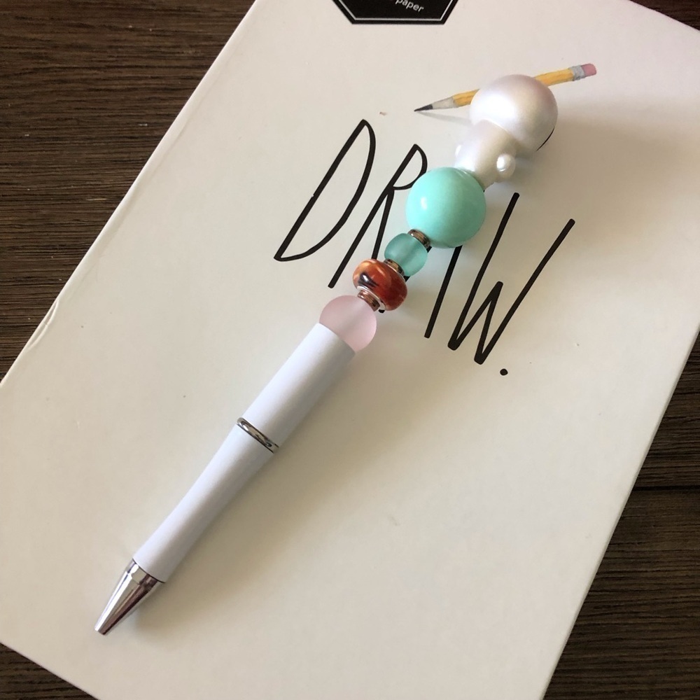 Disney Doorables: Wall-e: Eve with plant handmade beaded pen - Picture 3 of 3